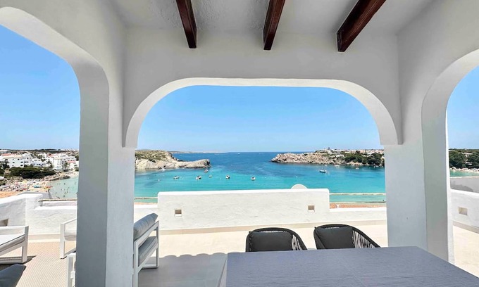 Arenal d'en Castell Apartamento | Apartment 'Poblado Marinero' with Balcony, Wi-Fi and Air Conditioning