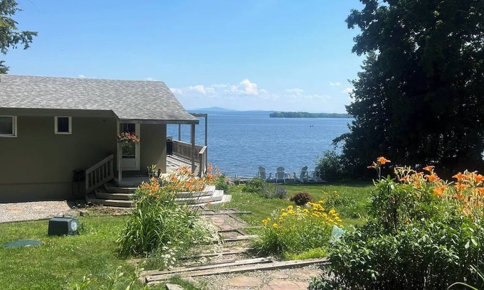 North Hero Cabaña | Charming 3-bedroom cottage in beautiful North Hero, Vermont with WiFi