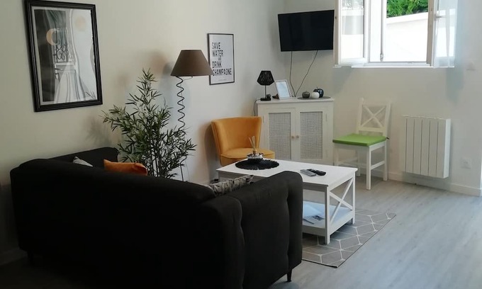 Bezu-le-Guery Apartamento | Pleasant studio close to vineyards, fields and woods, very well situated for touring.