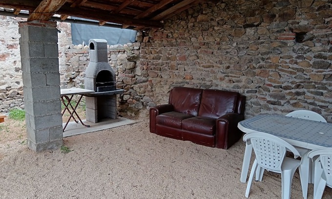 Javaugues Casa | Country house with private outdoor area with brazier barbecue