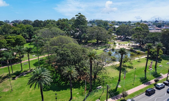 Burwood Apartamento | Spacious 3-bedroom apartment with AC, fitness room in amazing Sydney at Burwood