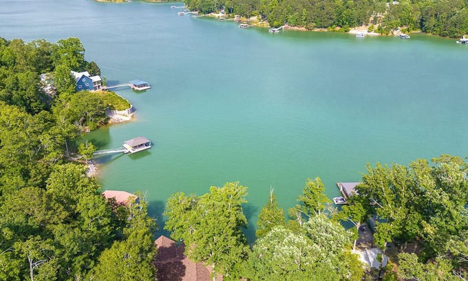 Houston Casa | Mountain Retreat on Smith Lake
