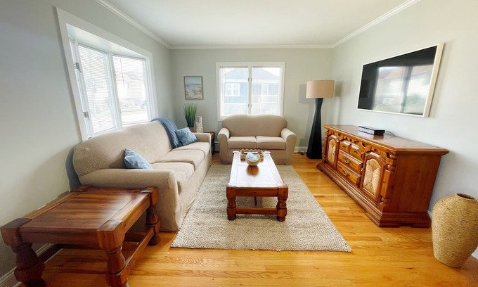 Bristol Casa | Coastal&Historic Charm - Short Walk to the Heart of Bristol and local favorites!