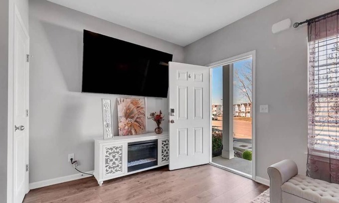 Columbia Casa | Premier Townhome Close to Columbia/Spring Hill/GM/Ultium Cells-Sleeps 6/WiFi/BBQ