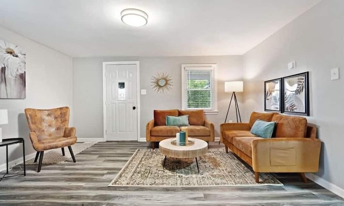 West Mifflin Casa | Luxury 4-bedroom Family House in West Mifflin