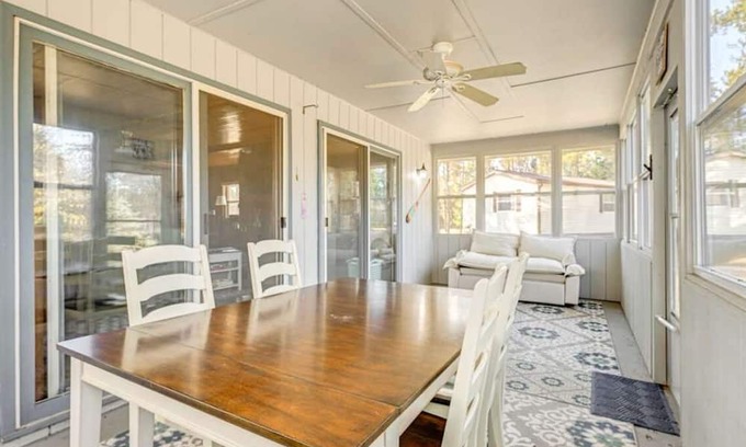 New Lisbon Cabina | Charming 3-bedroom cabin with AC, WiFi on canal to Castle Rock Lake