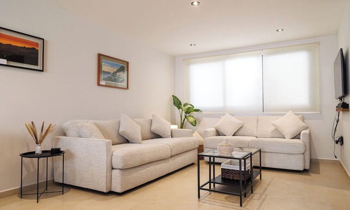Querétaro Casa | New Home p/8 in Private Condo, Netflix, 100MB WIFI and Nearby Amenities