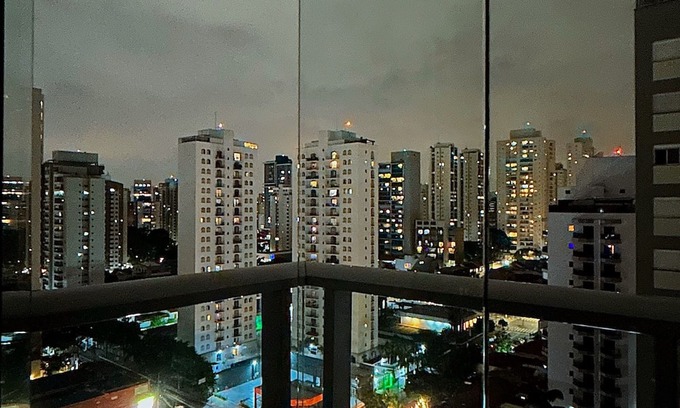 Lapa de Baixo Apartamento | Modern apartment with balcony and privileged location
