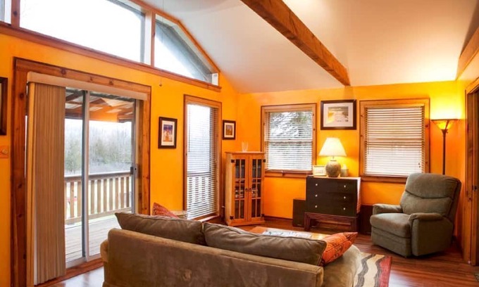 Saugerties Cabaña | Charming 1-bedroom cottage with WiFi and AC in Saugerties