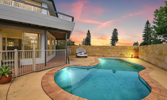 The Entrance North Casa | Sunset Lake House - Perfect combination of comfort and relaxation with beautiful sunset views