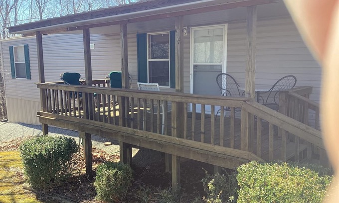 Eddyville Casa | Charming 2-bedroom mobile home with WiFi, AC in peaceful Eddyville KY.