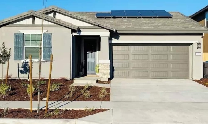 Lathrop Casa | Cute & Cozy House