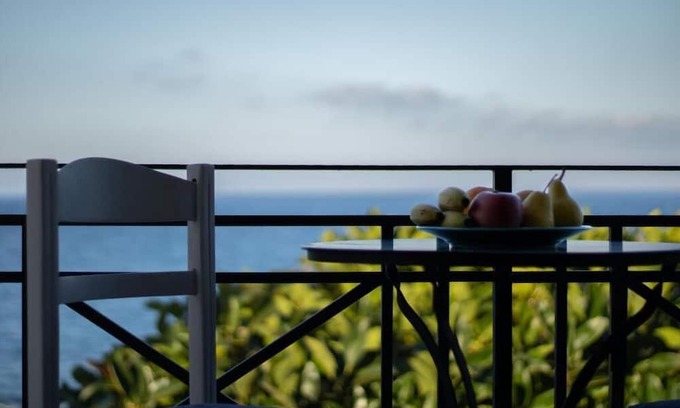 Mochlos Apartamento | The Island House| Family size Apt-Overlooking the Aegean| 3 Steps From the Beach