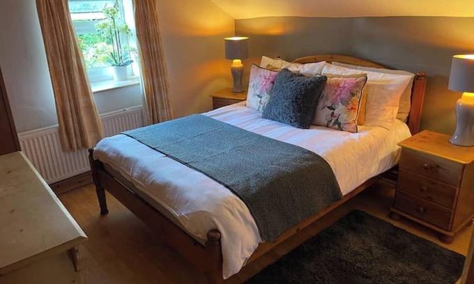 Axbridge Apartamento | Cosy 1 bedroomed Annex with parking and courtyard