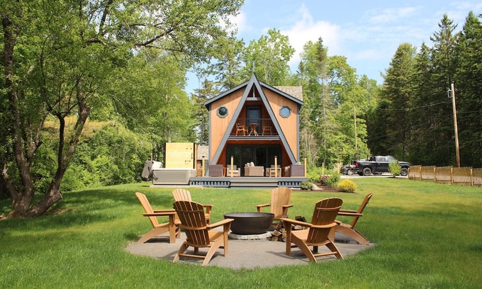 Belfast Casa | Newly Constructed - The Colby House is a stunning getaway in beautiful Belfast!