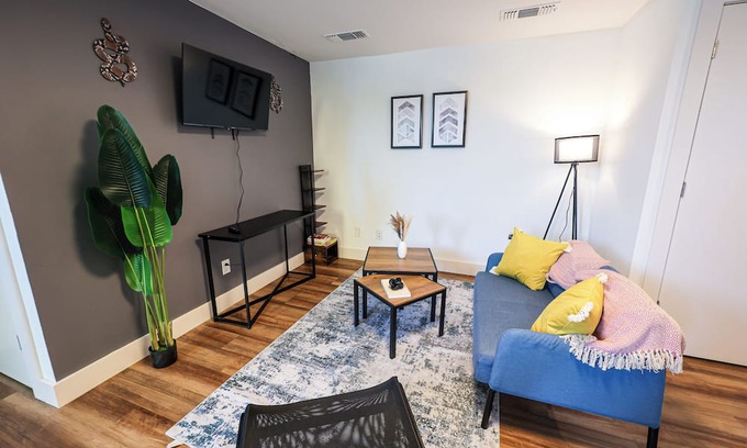 Brewerytown Apartamento | Imagine a stylish escape in Glenwood, the epitome of urban luxury