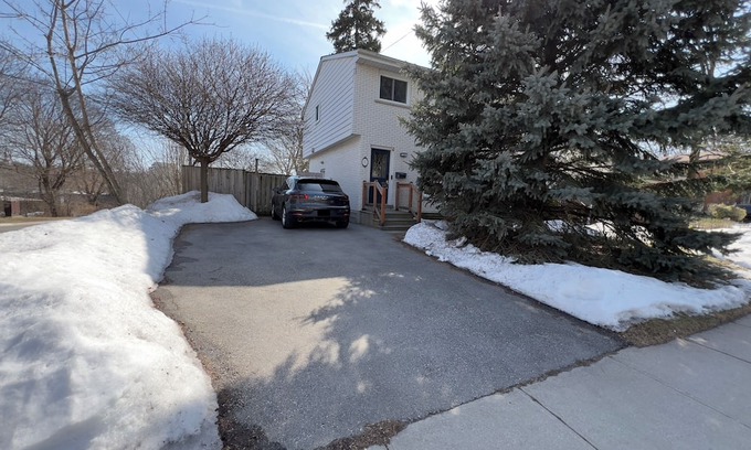 Hespeler Casa | Cozy Fully furnished, Specious 2 story home!. Parking on premises, pet friendly!