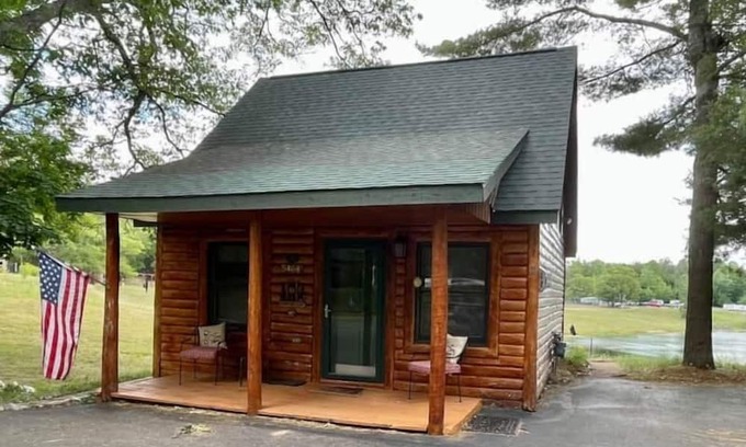 Gaylord Casa | Cabin 5464 - Pond View Log Cabin in Private Resort