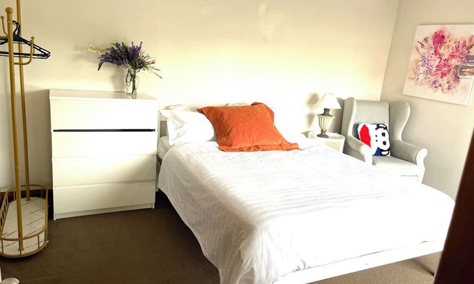West Harbour Casa | Harbour & Sky View rooms, easily accessible to the Auckland CBD