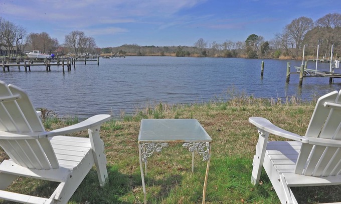 Rock Hall Casa | Heron Cove, a Waterfront vacation spot near Rock Hall with private pier
