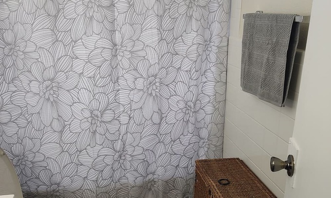 Tifton Casa | Charming 2-bedroom house in a quiet neighborhood yet convient to everything.