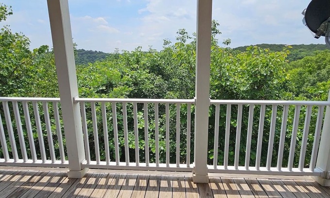 Davis Cabina | The Most Beautiful Views in Turner Falls