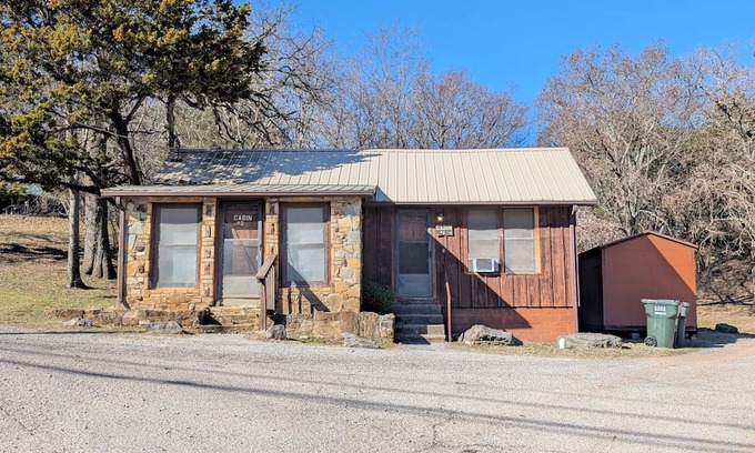 Davis Cabina | The Most Beautiful Views in Turner Falls