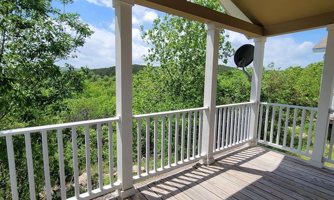Davis Cabina | The Most Beautiful Views in Turner Falls