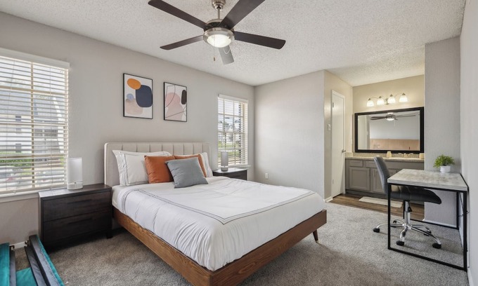 Bedford Apartamento | 3001 Crystal Springs 723 I Spacious 2 Bed 2 Bath