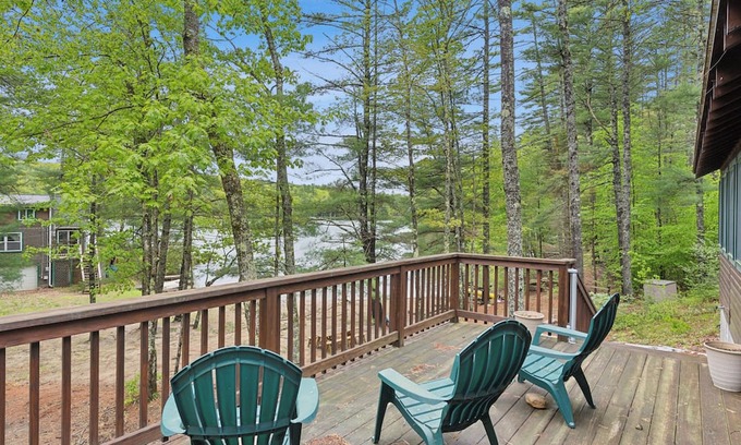 West Newfield Cabina | Balch Lakeside Lodge 3-bedroom cabin with WIFI/AC