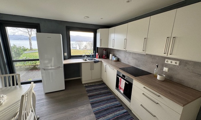 Selje Apartamento | Cozy 1-bedroom apartment in delightful Vestland with WiFi