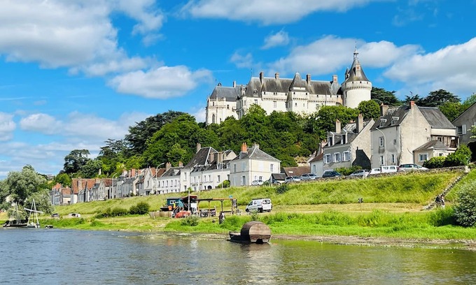 Chaumont-sur-Loire Apartamento | Apartment with splendid view of the Loire and Château de Chaumont sur Loire