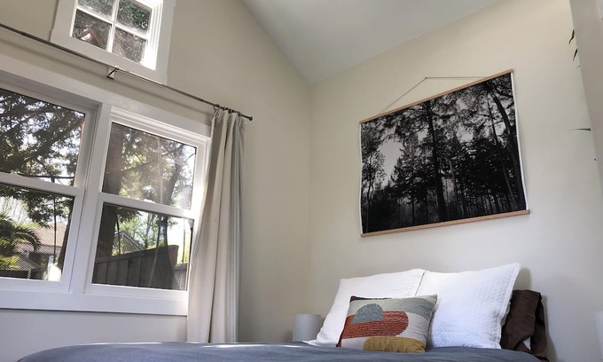 West Alameda Cabaña | Cozy Redwood Cottage by the Bay