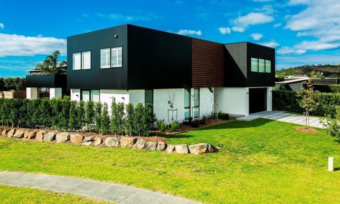 Omaha Casa | Luxurious living - 250m direct walkway to Omaha Beach