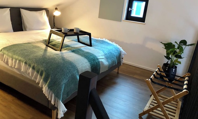 Heerlen Apartamento | Apartment in south Limburg for two people in old school with sunny garden