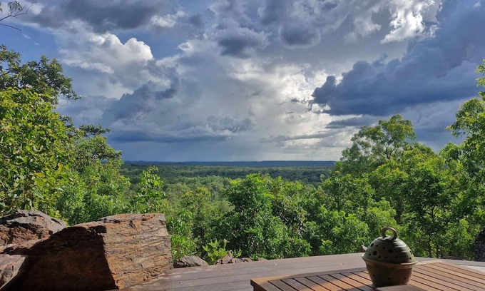 Rum Jungle Cama Y Desayuno | Escape to a world where luxury meets nature! On the doorstep to Litchfield NP.