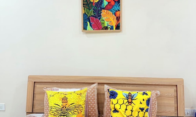 C-Scheme Apartamento | bumble bee Jaipur homestays central located in C-Scheme