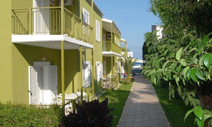 Agios Markos Apartamento | 2-bedroom apartment a few steps from Ipsos beach - Wi-Fi, AC, fridge, balcony