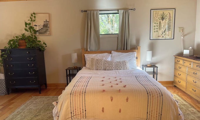 Grass Valley Cabina | Charming 1-bedroom Cabin in the Forest Nevada City with AC, WiFi