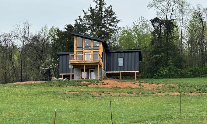 Newport Casa | Charming 3-bedroom sheik contemporary house in lovely Newport/Smokies