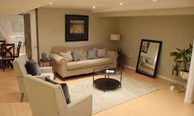 Pickering Apartamento | Spacious Basement Apt Open Concept wth Separate Entrance No Walls Dividing Rooms
