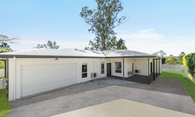 Goodna Casa | 5 Guest 3 Bed,3 Bath Free Parking, wifi, patio
