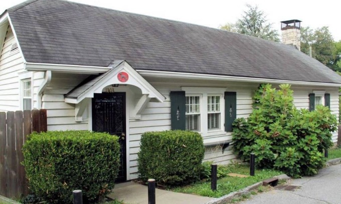 Germantown Cabaña | Tyler Park Cottage in the Highlands