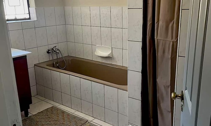 Port Elizabeth Casa | Charming 4-bedroom house with AC, WiFi in superb Gqeberha