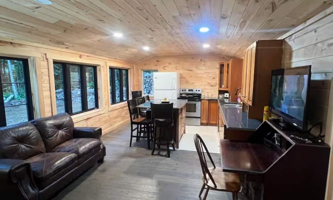 Rumford Casa | Charming 1-bedroom house with WiFi, Fireplace, Wooded Walking Trails