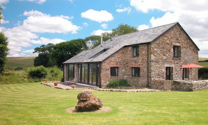 Mary Tavy Cabaña | THE RED BARN, pet friendly, luxury holiday cottage in Lydford