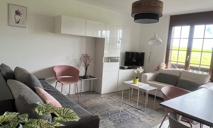 Leysin Apartamento | Comfortable apartment with balcony and view