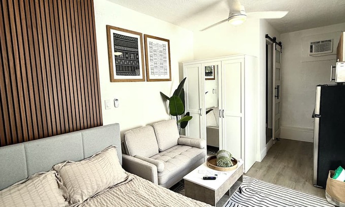 United Central Apartamento | Tiny Studio Apartment Near St. Pete’s Vibrant Grand Central District