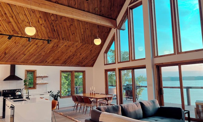 Dover Casa | Black Eagle Retreat