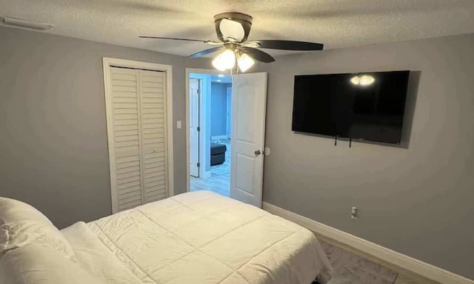 New Port Richey Casa | Open Home Suites 2 bed 1 bath